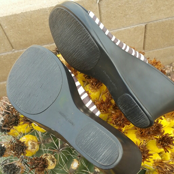 HuSh PuPpieS weDge saNdAl - Picture 4 of 10